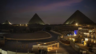 أهرامات الجيزة من الجو.. مشروع سياحي جديد في مصر