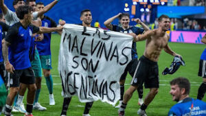 محكمة التحكيم الرياضي تحسم نزاع لقب أمم أفريقيا بين المغرب والسنغال نهاية نوفمبر