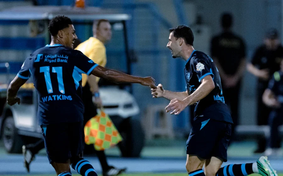 الهلال يهزم القادسية 3-2 في الدمام ويستعيد صدارة الدوري السعودي
